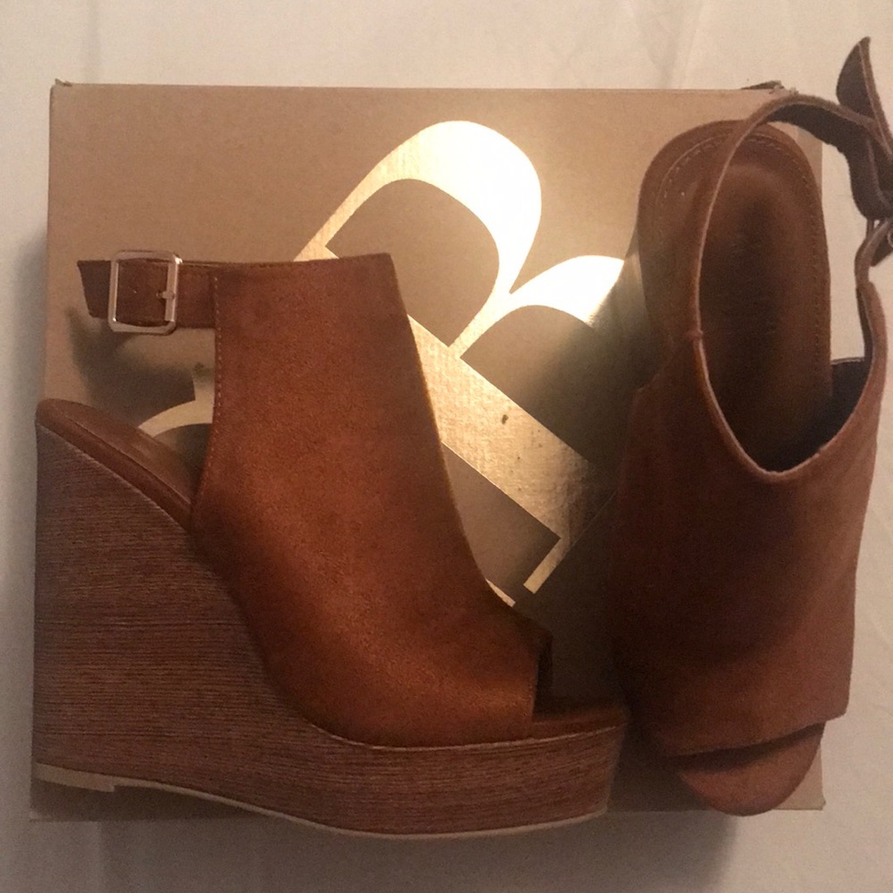 Tan wedges